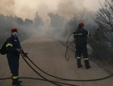 Εύβοια: Η φωτιά καίει σε τρία μέτωπα- Με το «πρώτο» φως ξεκίνησαν οι ρίψεις νερού (φωτό)
